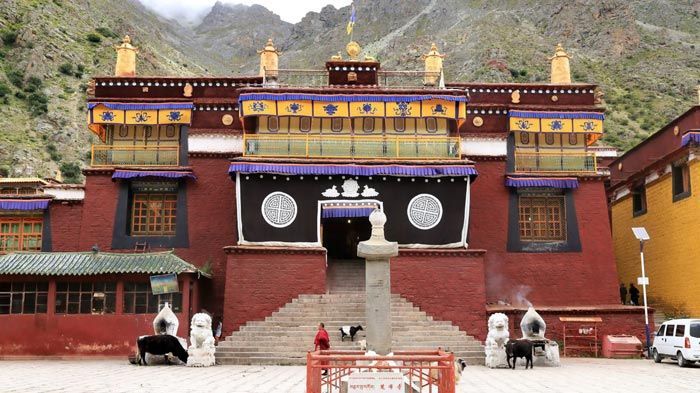 tsurphu monastery